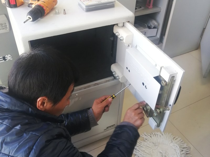 保险柜开锁与密码重置